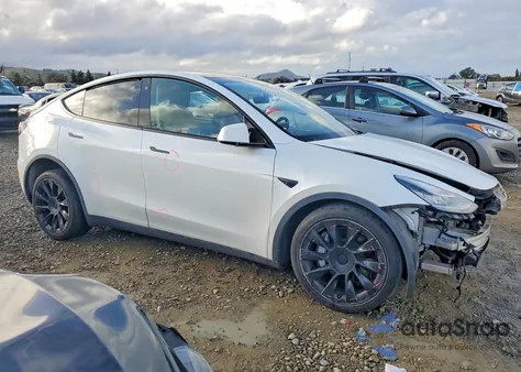 2021 Tesla Model Y z USA, uszkodzony, nr VIN 5YJYGDEE0MF070938